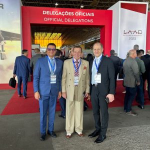 Presidência da PFM Medical Brasil e represetante da PFM Medical AG presentes na LAAD 2023